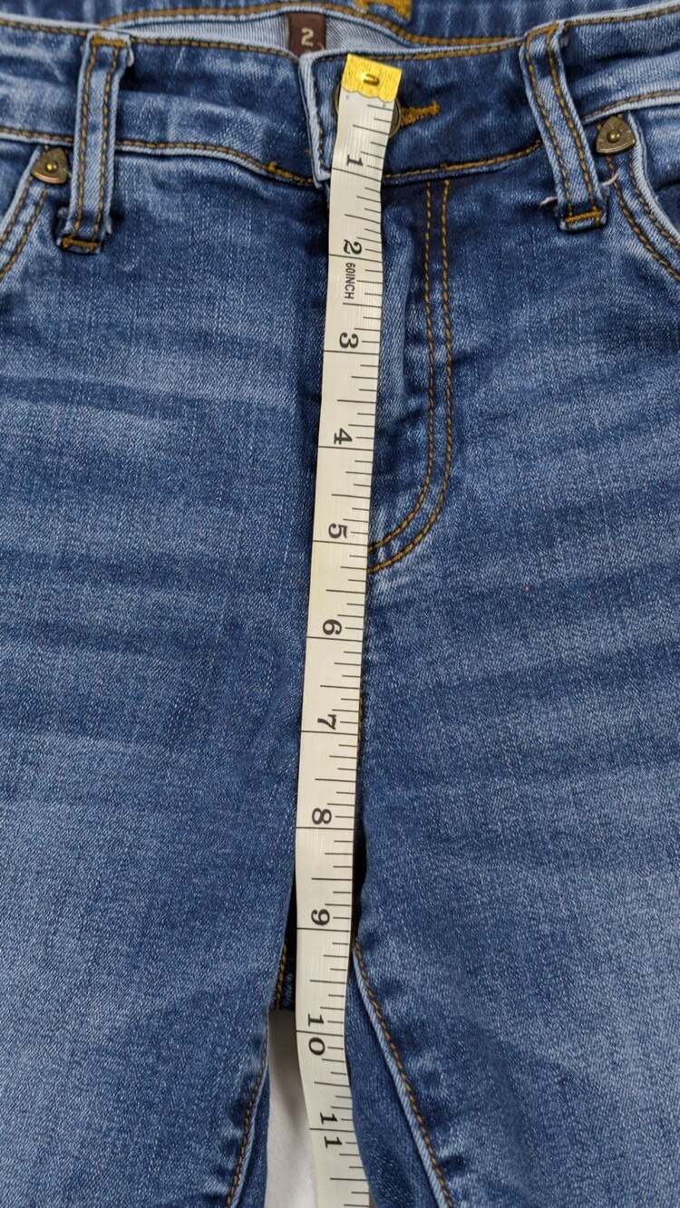 KUT from the Kloth Katy Boyfriend Denim Shorts Medium Wash Cuffed Raw Hem Size 2 - Picture 7 of 14